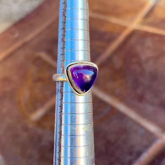2/$50 💘 Vintage Sterling Silver Amethyst Triangle Ring - Picture 8 of 9